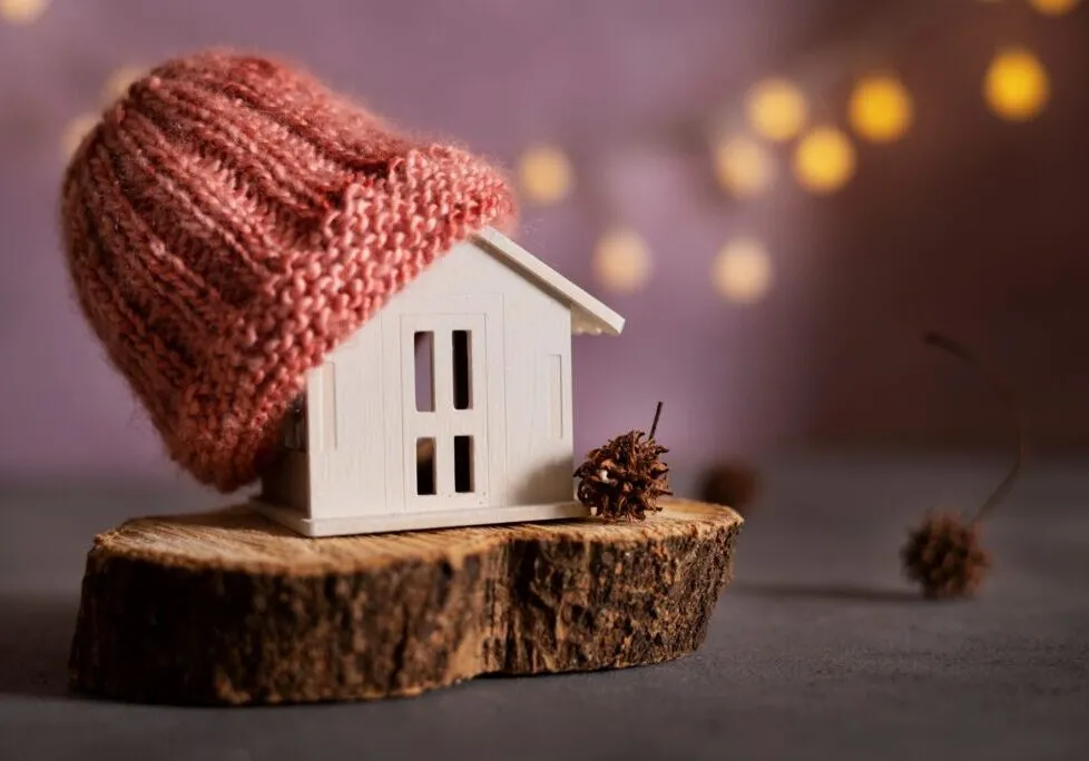 still-life-cozy-house-with-toys (1)